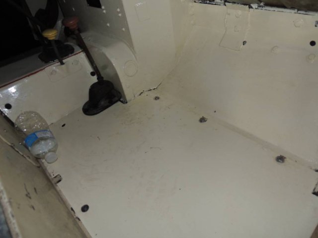 Les planchers sont fixées et repeints