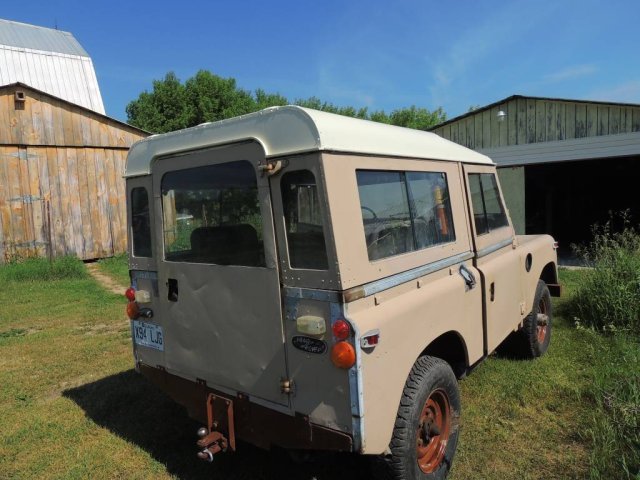 Le toit simple de Passe montagne sur Momovik